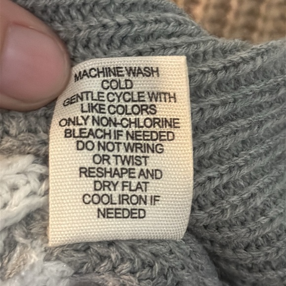 Moon&Madison Color Block Knit Oversized Sweater V Neck Fringe Rough Edges Medium - Picture 9 of 9